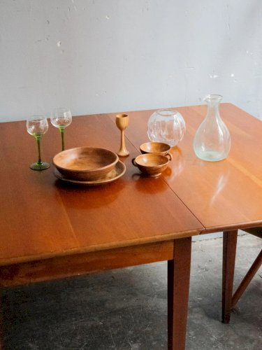 Karla, la table à manger en bois de cerisier N°1045