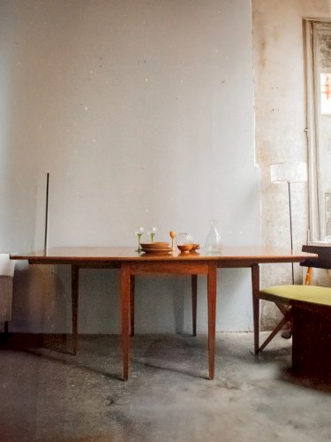 Karla, la table à manger en bois de cerisier N°1045