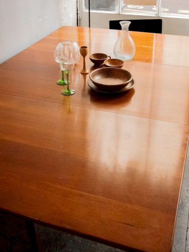 Karla, la table à manger en bois de cerisier N°1045