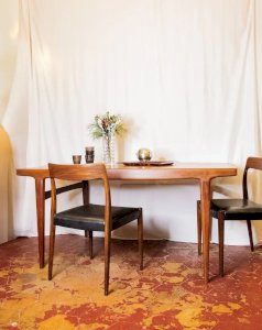 Karla, the rosewood dining table N°1079