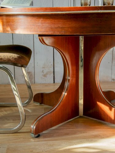 Karla, la table à manger en bois papillon N°1039