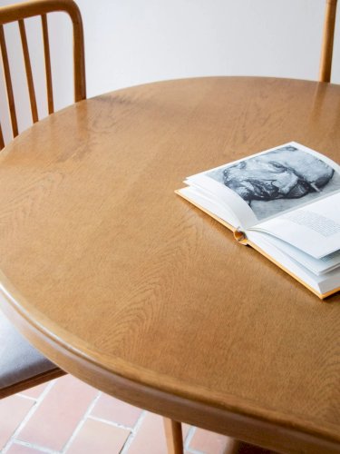 Karla, la table à manger en chêne N°427