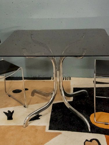Karla, la table à manger en chrome et verre fumé N°1050