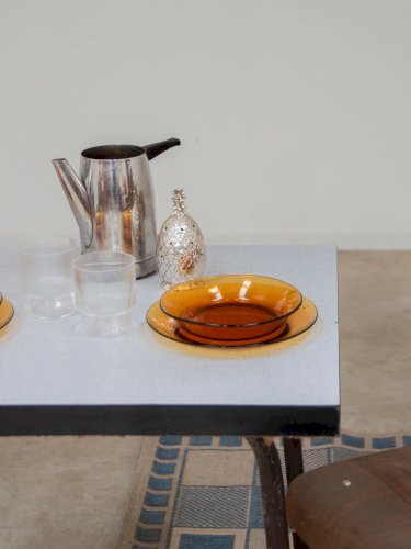 Karla, la table à manger en formica gris N°1010