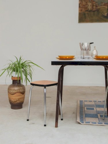 Karla, la table à manger en formica gris N°1010