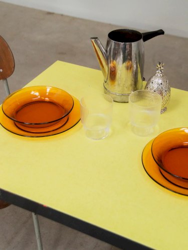 Karla, la table à manger en formica jaune N°1011