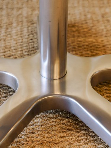 Karla, la table à manger en métal et bois N°388