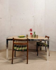 Karla, the metal dining table No. 1008