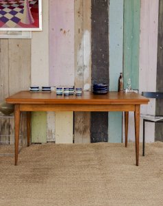 Karla, the teak dining table N°1080