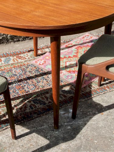 Karla, la table à manger en teck N°333