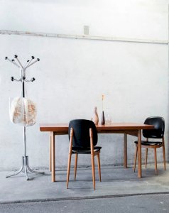 Karla, the teak dining table No. 362