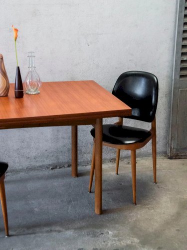 Karla, la table à manger en teck N°362