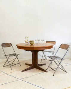Karla, the round wooden dining table No. 1046