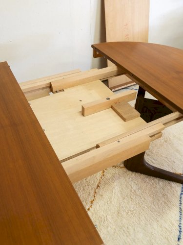 Karla, la table à manger ronde en bois N°1046