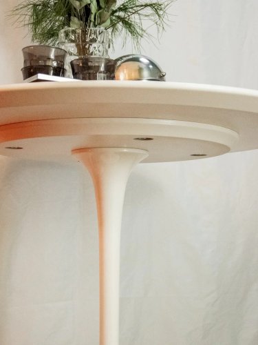 Karla, la table à manger Tulipe en métal N°1071