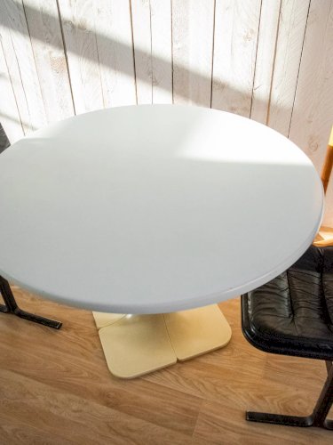 Karla, la table à manger tulipe N°1038