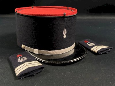 Képi neuf Sous-officier de l'Arme du Train Armée de terre & paire de fourreaux