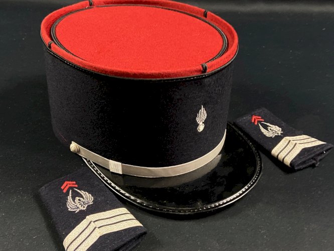 Képi neuf Sous-officier de l'Arme du Train Armée de terre & paire de fourreaux