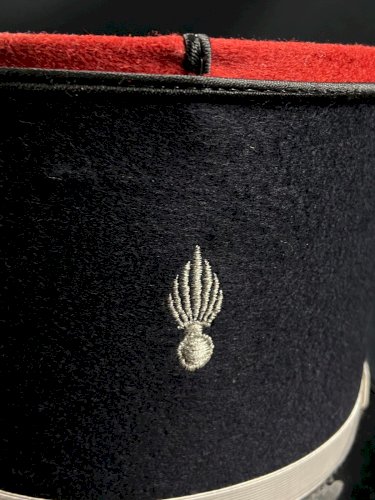 Képi neuf Sous-officier de l'Arme du Train Armée de terre & paire de fourreaux