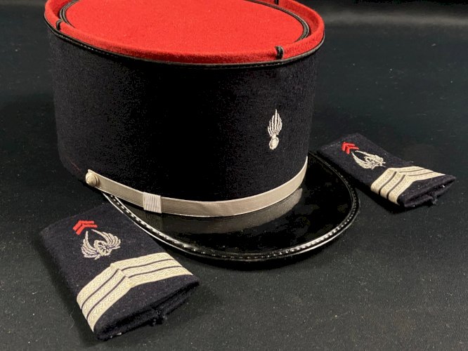 Képi neuf Sous-officier de l'Arme du Train Armée de terre & paire de fourreaux