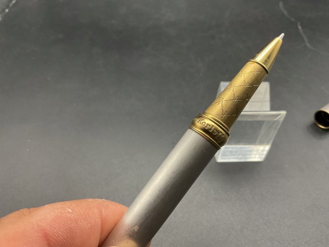 KORLOFF Stylo bille plaqué or , orné d'un diamant