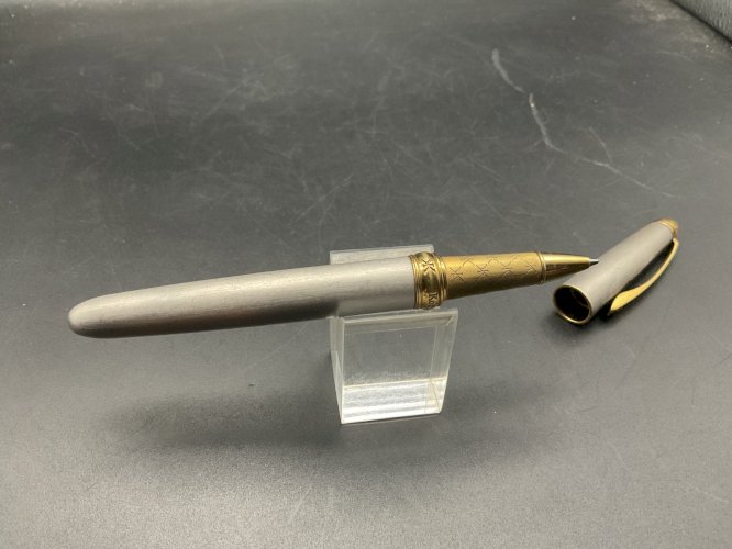 KORLOFF Stylo bille plaqué or , orné d'un diamant