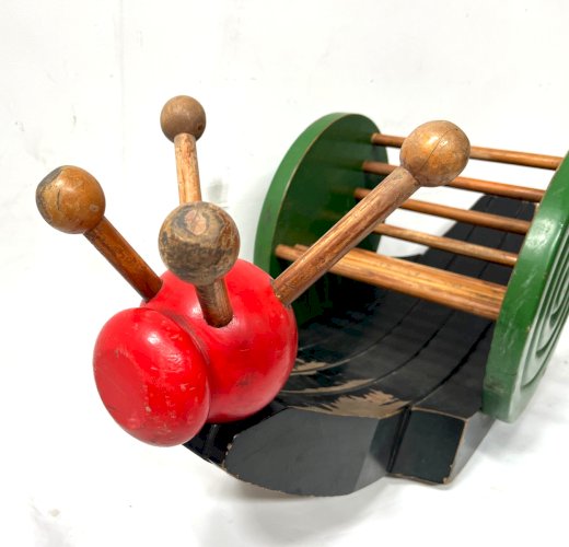 " L 'Escargot " Jouet en bois peint de la maison " A.M.S " a Chinon XX siècle