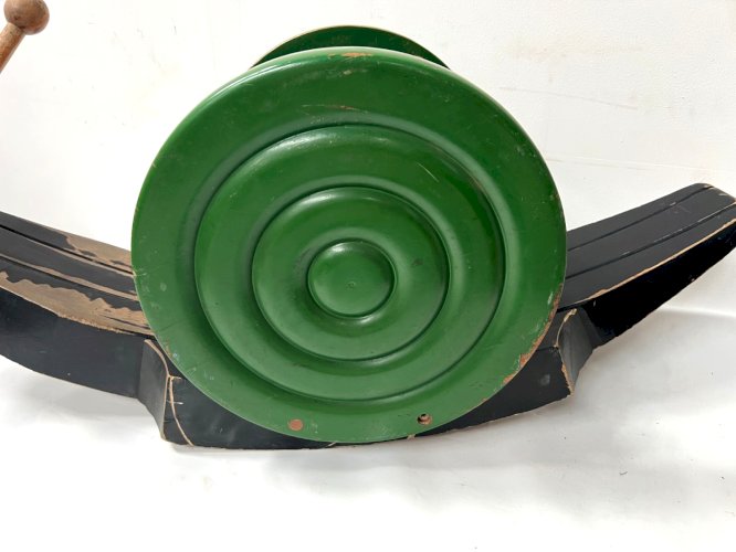 " L 'Escargot " Jouet en bois peint de la maison " A.M.S " a Chinon XX siècle