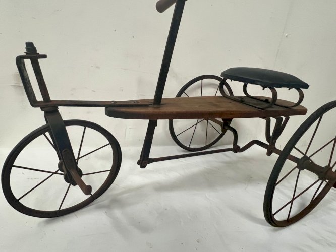 "La Draisienne " Ancien tricycle pour enfant en fer et bois XX siècle