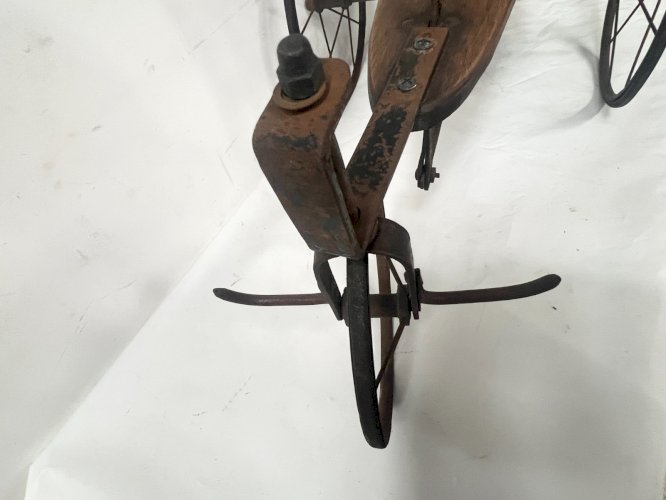 "La Draisienne " Ancien tricycle pour enfant en fer et bois XX siècle