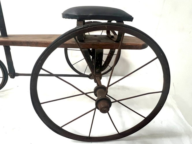 "La Draisienne " Ancien tricycle pour enfant en fer et bois XX siècle