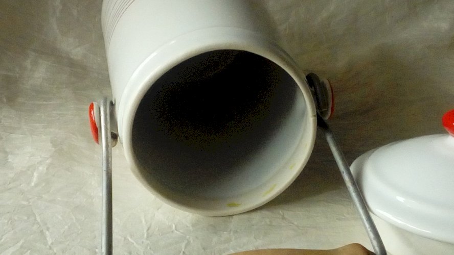 LAITIERE POT A LAIT EN VERITABLE PORCELAINE REVOL FRANCE*