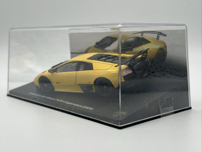 Lamborghini Murciélago LP 670-4 Superveloce (2009) 1/43 Leo Models