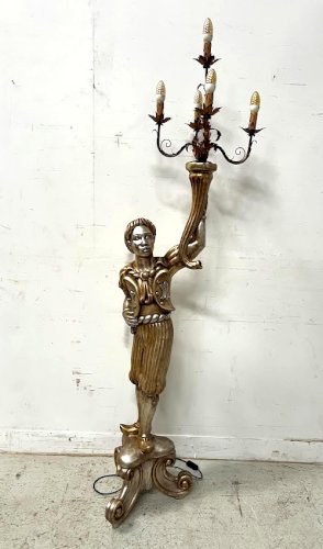 Lampadaire a décor d'un Nubien argenté XX siècle