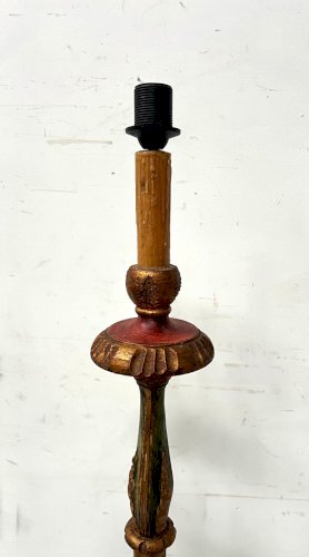 Lampadaire en bois sculpté polychrome XX siècle
