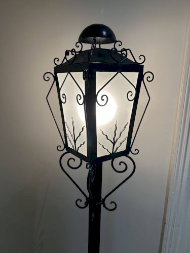 lampadaire en fer forgé 1950
