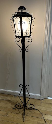 lampadaire en fer forgé 1950