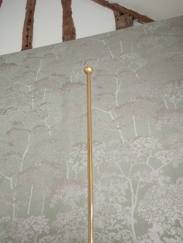 : Lampadaire vintage Années 70 – Range-bouteilles & repose-verres en bois verni et laiton