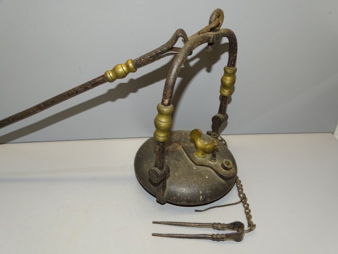 -LAMPE A HUILE de MINEUR DECORS COQ BRONZE Gravée St ETIENNE LOIRE FER XVIII/XIX