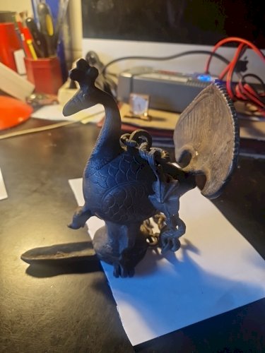 Lampe à huile en bronze en  forme de PAON