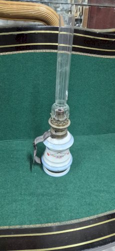 LAMPE A PETROLE A MAIN OU EN APPLIQUE