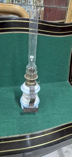 LAMPE A PETROLE A MAIN OU EN APPLIQUE
