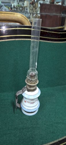 LAMPE A PETROLE A MAIN OU EN APPLIQUE
