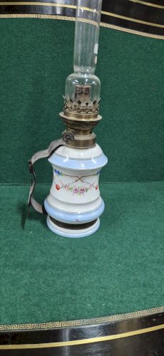 LAMPE A PETROLE A MAIN OU EN APPLIQUE