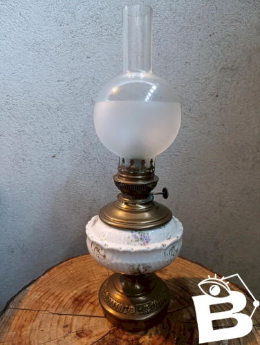 lampe a petrole ancienne avec tube globe en bon etat