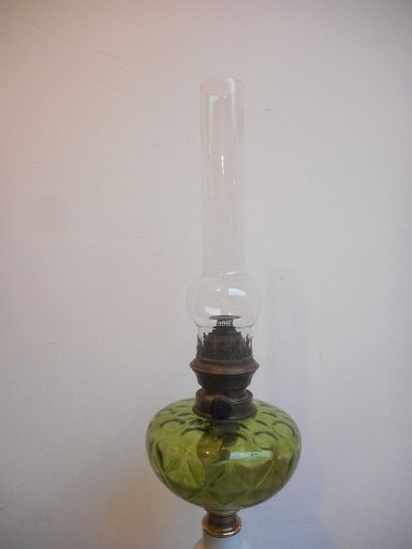 LAMPE A PETROLE BRONZE PORCELAINE ET VERRE N° 3