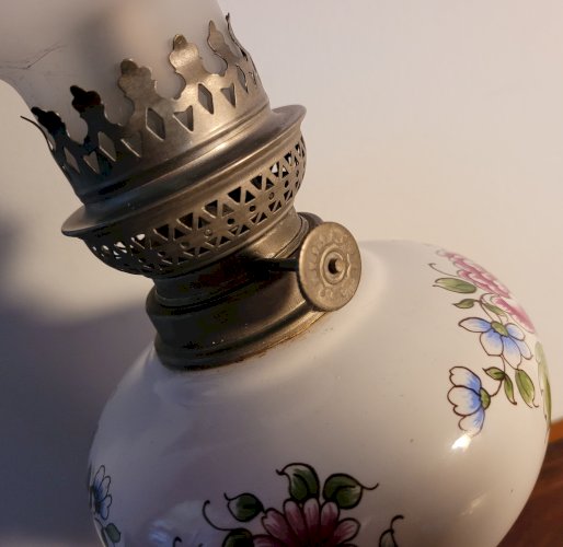 Lampe à pétrole céramique & étain 1950's