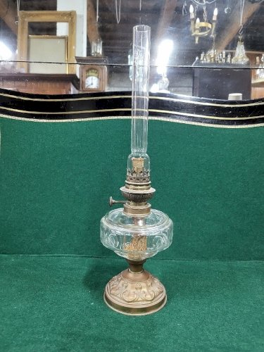 LAMPE A PETROLE EN VERRE ET CUIVRE