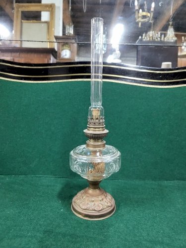 LAMPE A PETROLE EN VERRE ET CUIVRE