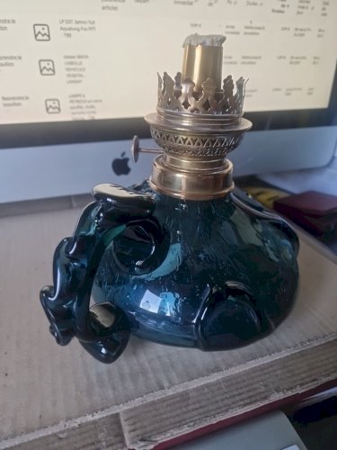 LAMPE à PETROLE  en verre soufflé , bullé, verrerie corse Felicito _ TBE